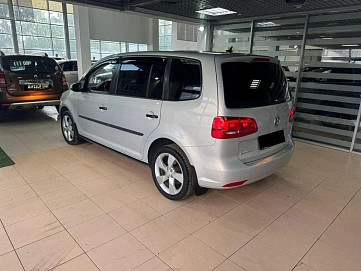 Volkswagen Touran, 2011г, передний привод, механика