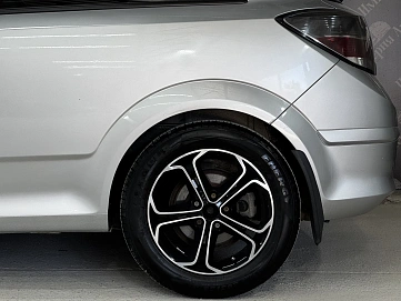 Opel Astra, 2010г, передний привод, механика