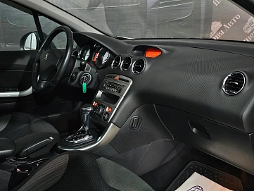 Peugeot 308, 2010г., передний привод, автомат