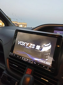 Toyota Voxy, 2015г, передний привод, вариатор