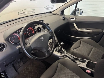 Peugeot 308, 2012г, передний привод, механика
