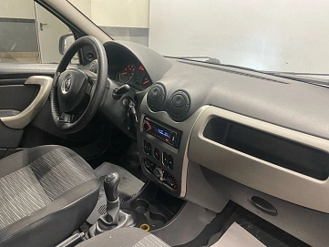 Renault Logan, 2011г, передний привод, механика