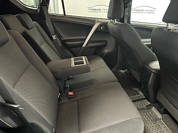 Toyota RAV4, 2018г, передний привод, автомат