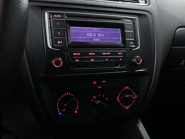 Volkswagen Jetta, 2015г, передний привод, автомат