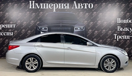 Hyundai Sonata, 2011г, передний привод, автомат