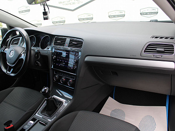 Volkswagen Golf, 2019г, передний привод, механика