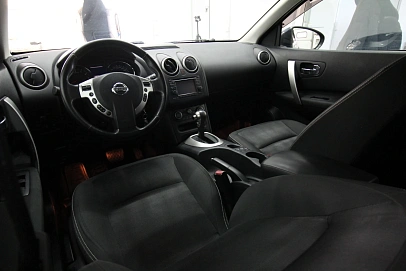 Nissan Qashqai, 2012г, передний привод, вариатор