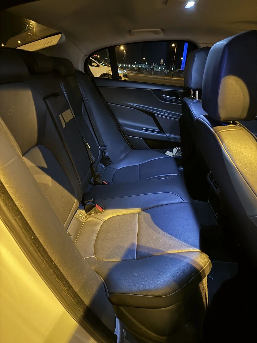 Jaguar XE, 2015г., задний привод, автомат