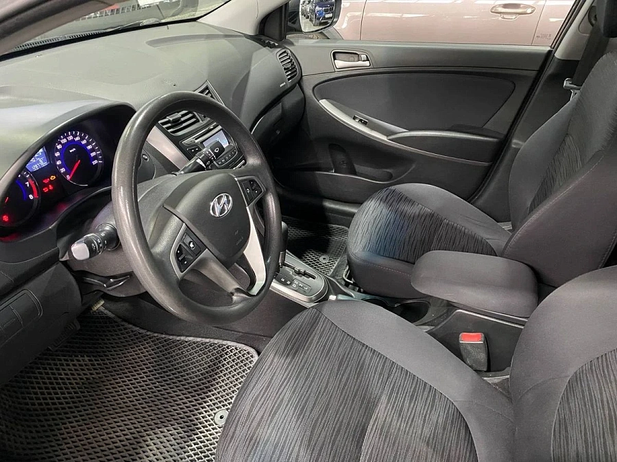 Hyundai Solaris, 2015г., передний привод, автомат