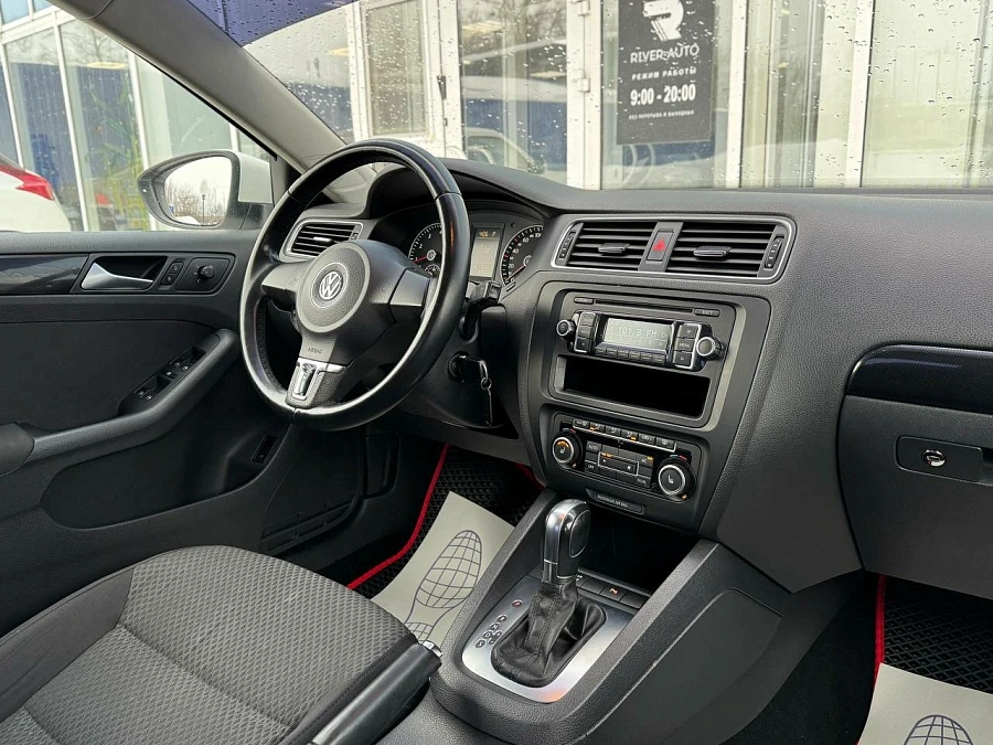 Volkswagen Jetta, 2012г., передний привод, автомат