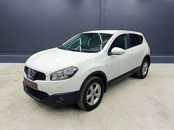 Nissan Qashqai, 2013г., передний привод, вариатор