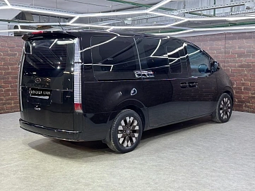 Hyundai Staria, 2022г, передний привод, автомат