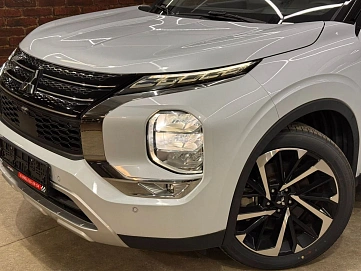 Mitsubishi Outlander, 2024г, передний привод, вариатор
