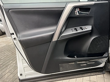 Toyota RAV4, 2018г, полный привод, вариатор