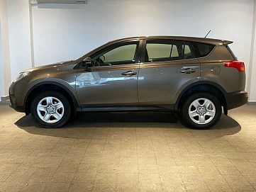 Toyota RAV4, 2015г, передний привод, автомат