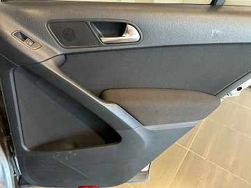 Volkswagen Tiguan, 2011г, передний привод, механика