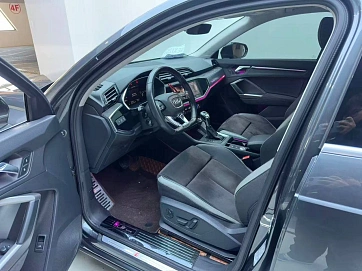 Audi Q3, 2021г, передний привод, робот