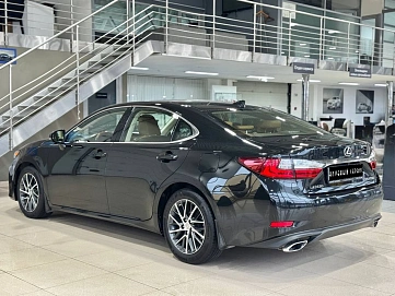 Lexus ES, 2017г, передний привод, автомат