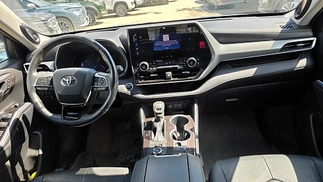 Toyota Highlander, 2023г., полный привод, автомат