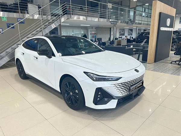 Changan UNI-V, 2023г., передний привод, робот