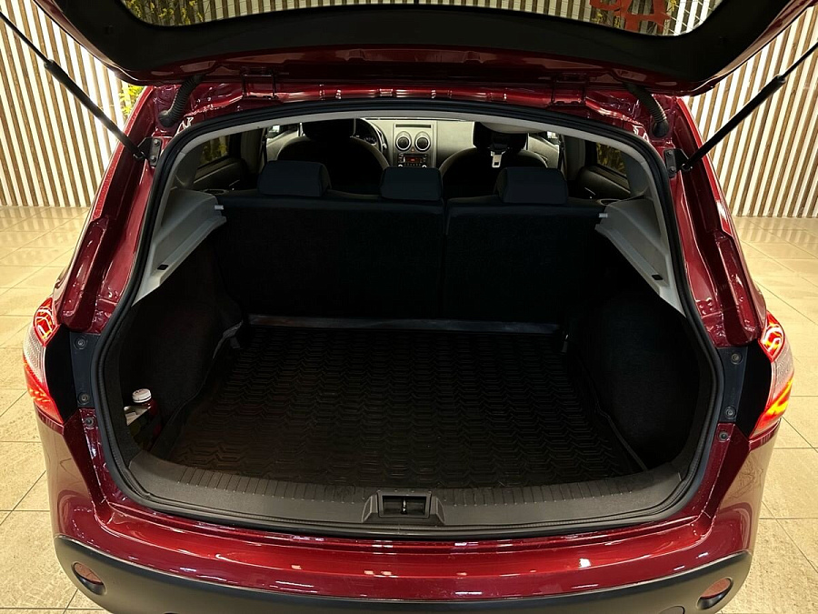 Nissan Qashqai, 2012г., передний привод, вариатор