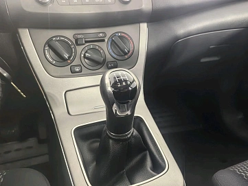 Nissan Tiida, 2015г., передний привод, механика