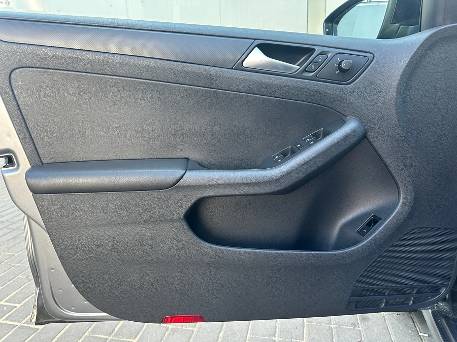 Volkswagen Jetta, 2014г., передний привод, робот