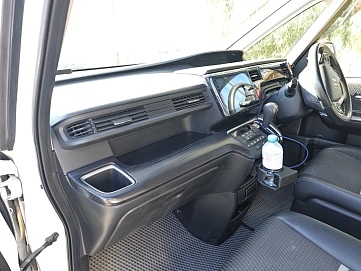 Honda Stepwgn, 2017г, полный привод, вариатор