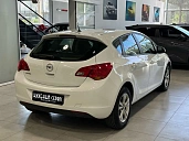Opel Astra, 2012г., передний привод, механика