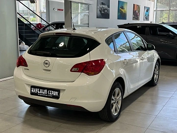Opel Astra, 2012г, передний привод, механика