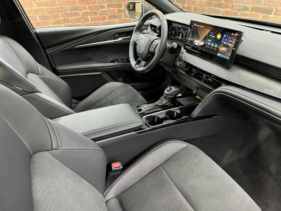 Toyota Camry, 2025г., передний привод, вариатор