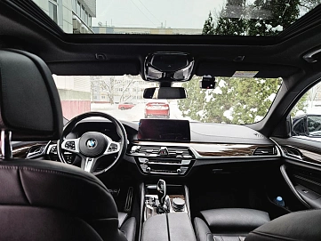 BMW 5 серии, 2021г, задний привод, автомат