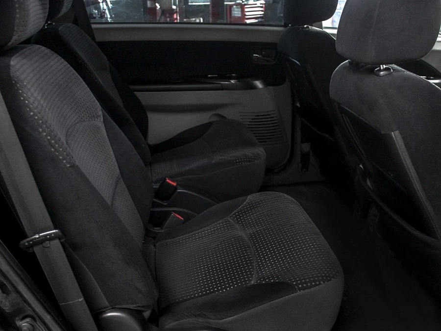 Mitsubishi Grandis, 2006г., полный привод, автомат
