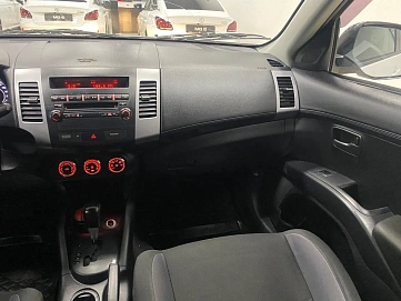 Mitsubishi Outlander, 2010г, передний привод, вариатор