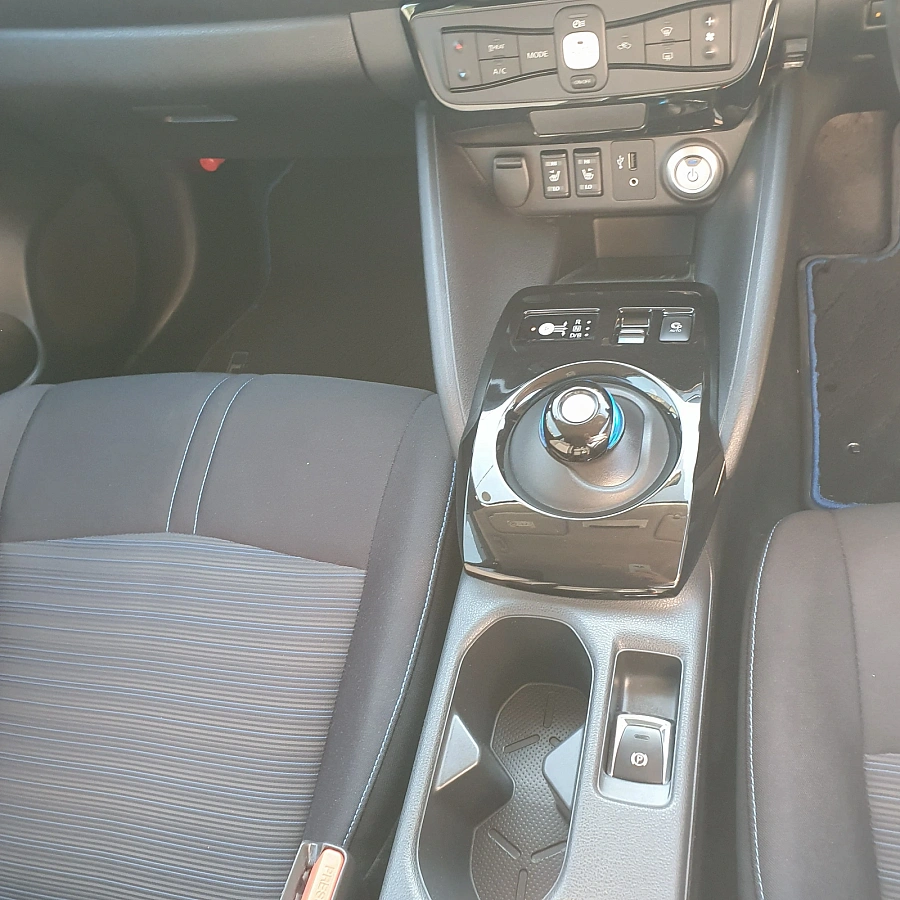 Nissan Leaf, 2018г., передний привод, автомат