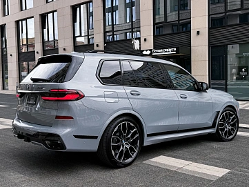 BMW X7, 2025г, полный привод, автомат
