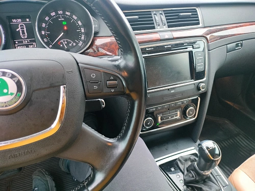 Skoda Superb, 2013г, передний привод, робот