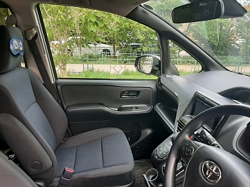 Toyota Voxy, 2019г, передний привод, вариатор