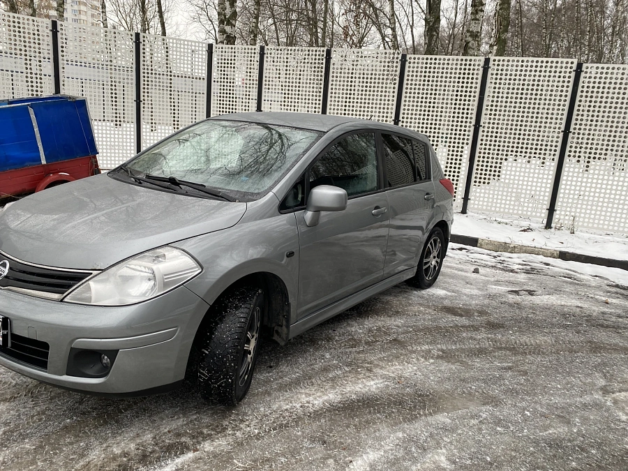 Nissan Tiida, 2011г., передний привод, автомат