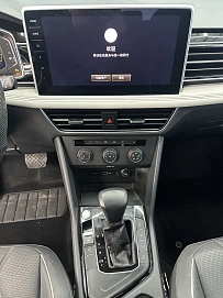 Volkswagen Tiguan, 2022г, передний привод, робот