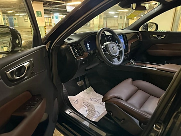 Volvo XC60, 2024г, полный привод, автомат