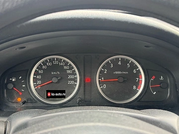 Nissan Almera, 2004г, передний привод, механика