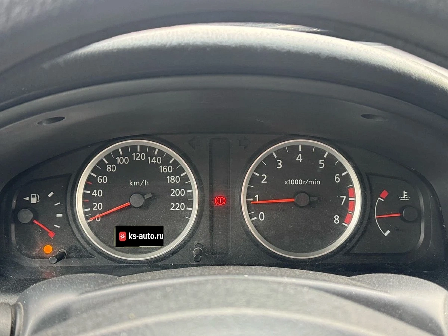 Nissan Almera, 2004г., передний привод, механика