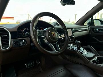 Porsche Cayenne, 2018г, передний привод, автомат