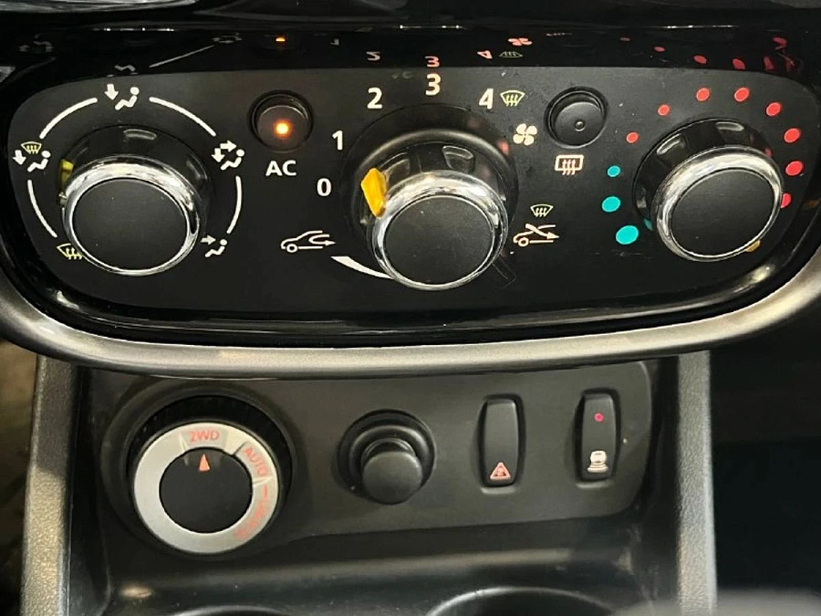 Renault Duster, 2012г., полный привод, механика