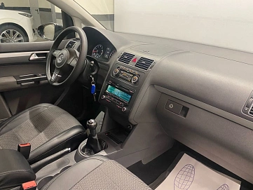 Volkswagen Touran, 2011г, передний привод, механика