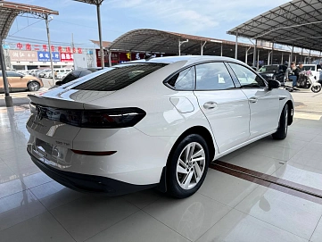 Volkswagen Lamando, 2023г, передний привод, робот