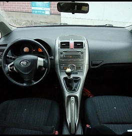 Toyota Auris, 2009г, передний привод, механика