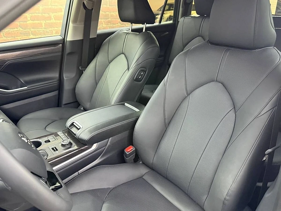 Toyota Highlander, 2025г., полный привод, автомат