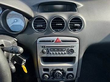 Peugeot 308, 2010г, передний привод, автомат